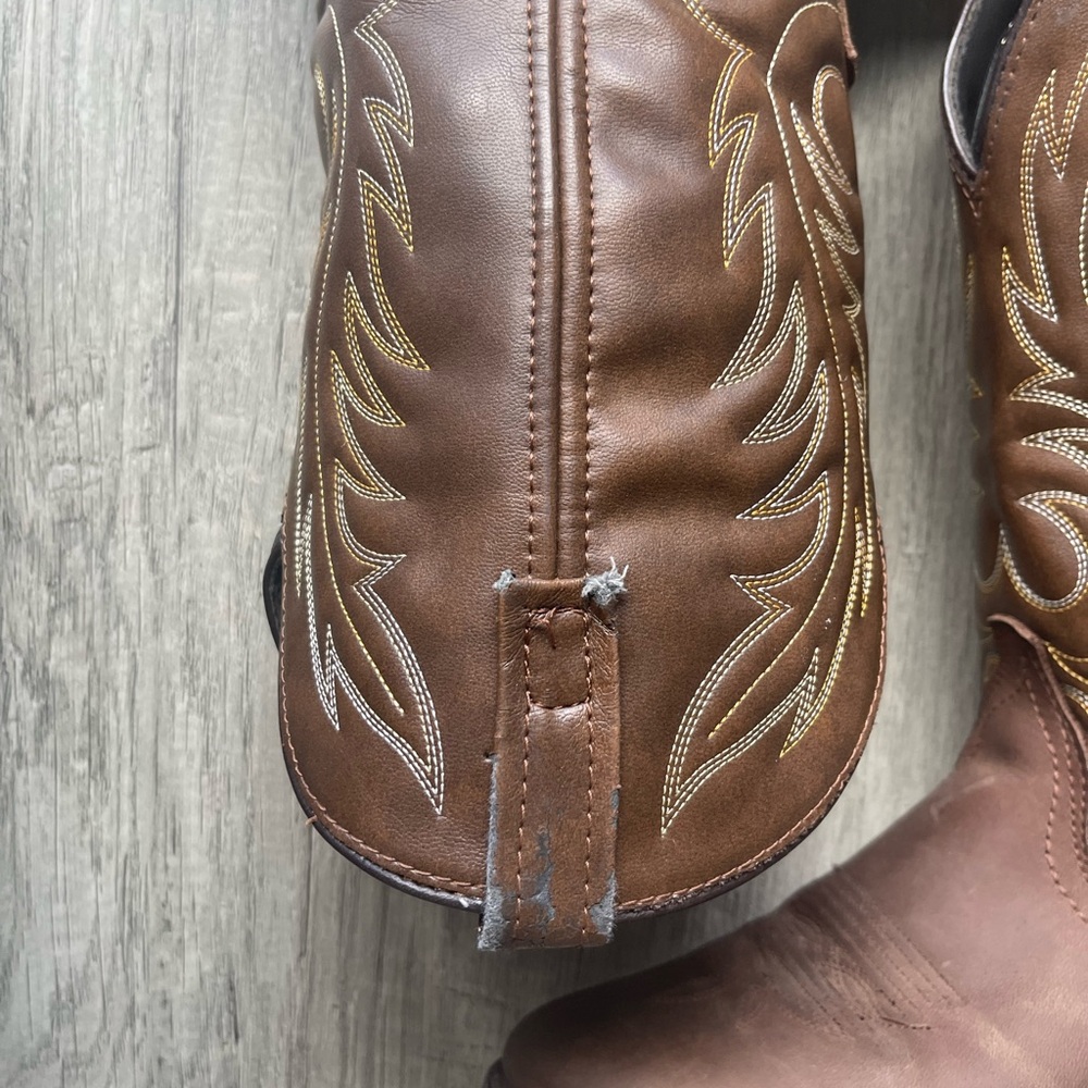 Laredo Brown Western Boots with Embroidered Design - Picture 7 of 14